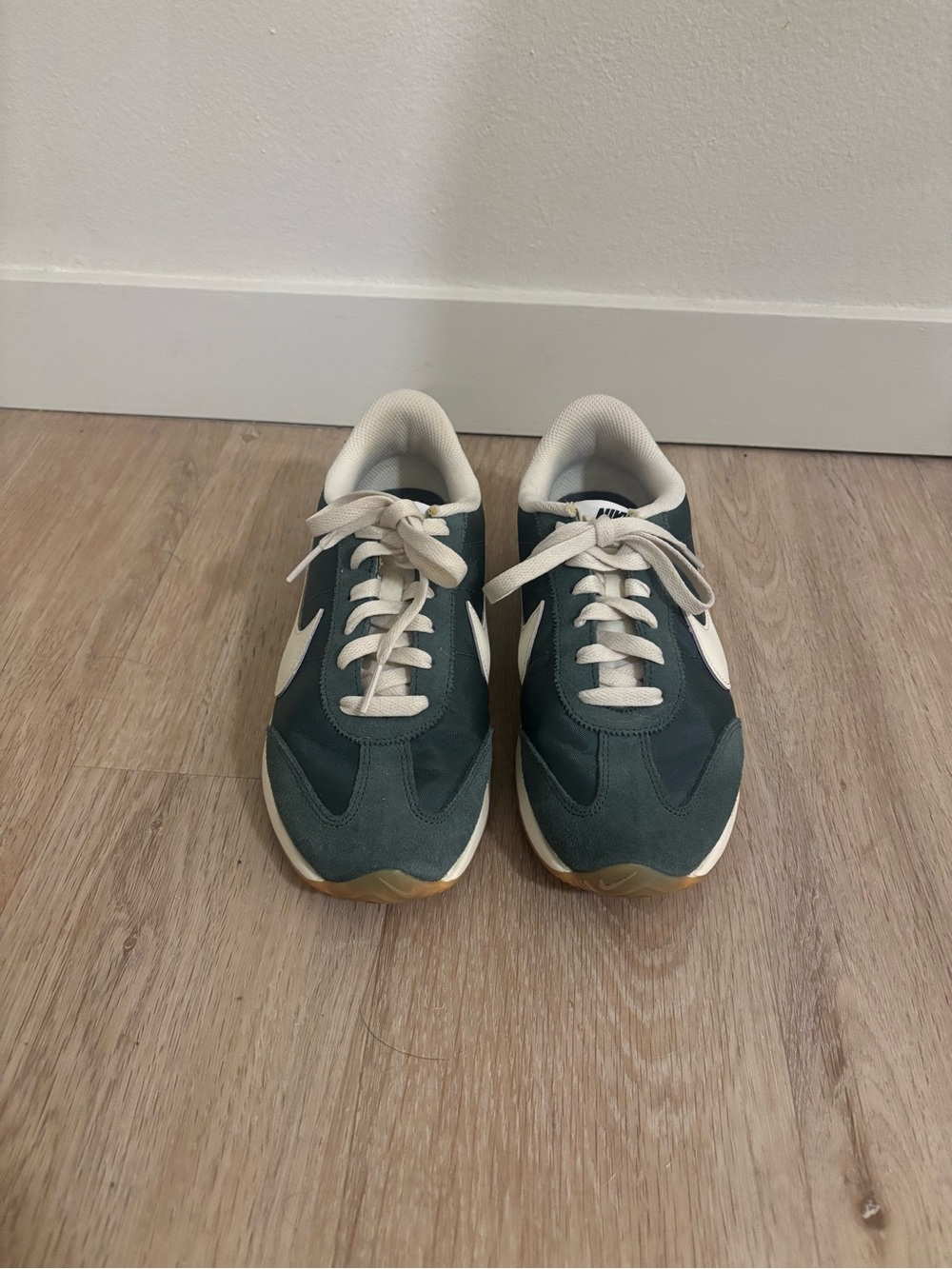 Nike Pacific women’s Green and White Lace-Up Sneakers
